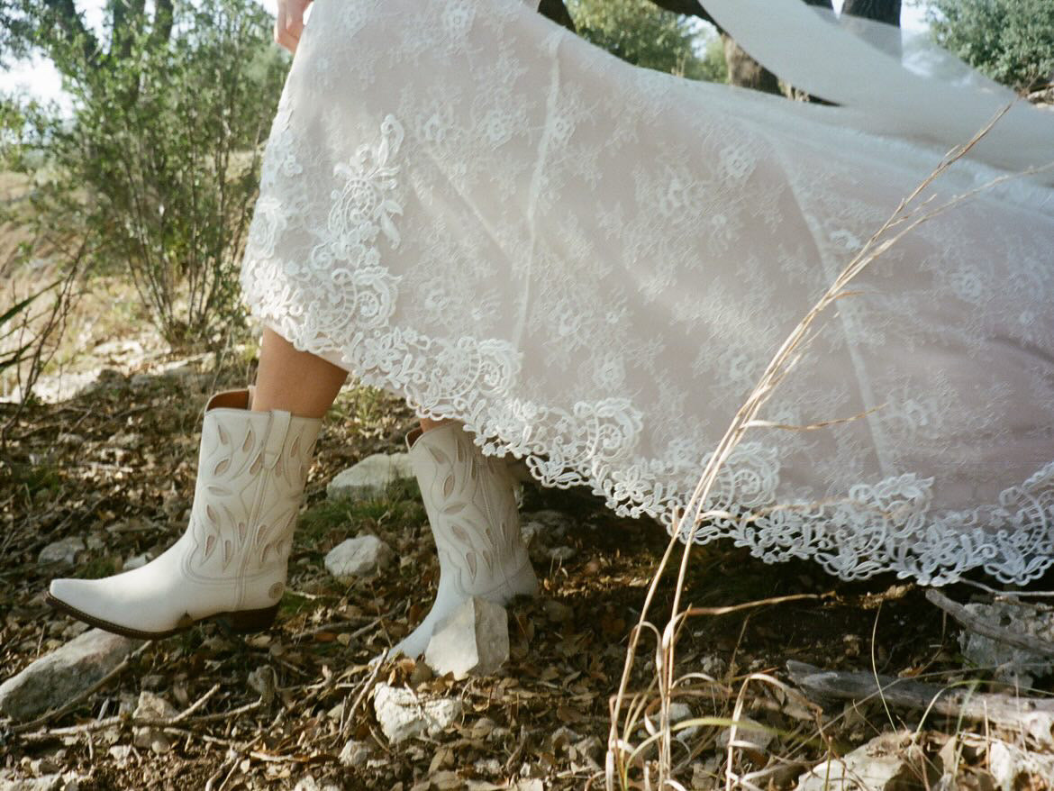 White boots clearance for wedding dress